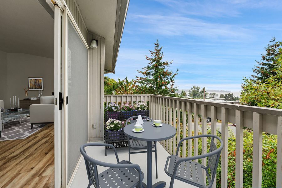 Balcony with bistro seating