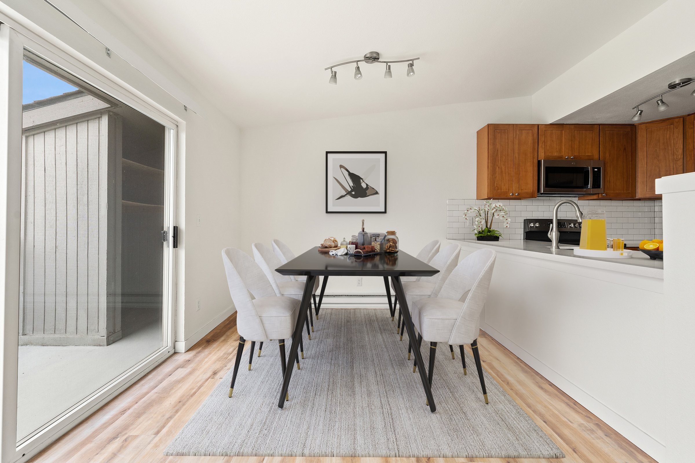 Dining area off the kitchen